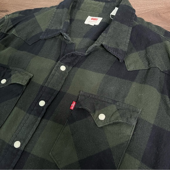 *SOLD* Levi's Plaid Long Button Down Shirt - Picture 5 of 8